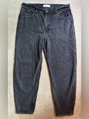 Abercrombie & Fitch The 80’s Mom High Rise Washed Black Classic Barrel Jeans